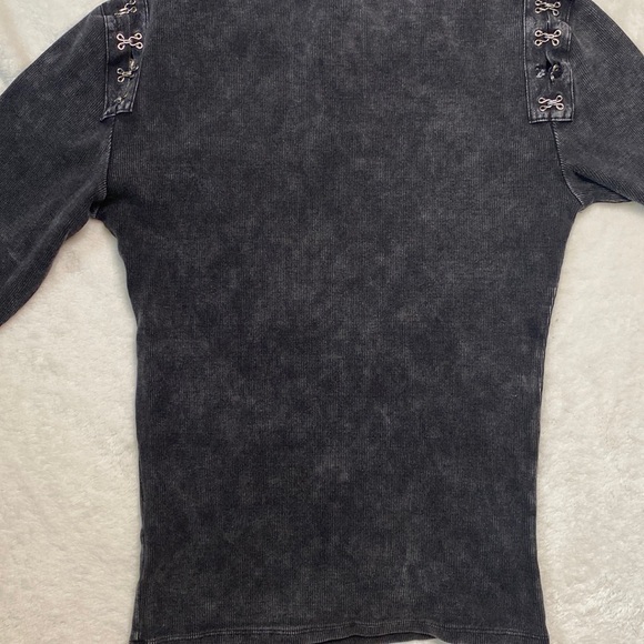 Gilded Intent Hook & Eye Closure‎ Top - Picture 5 of 11